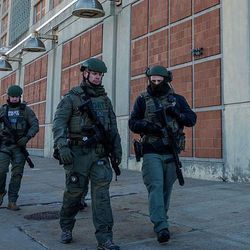 Centro de detenção localizada no distrito do Brooklyn ganhou notoriedade não apenas pelos criminosos que abrigou, mas também pela superlotação e pelas condições insalubres.