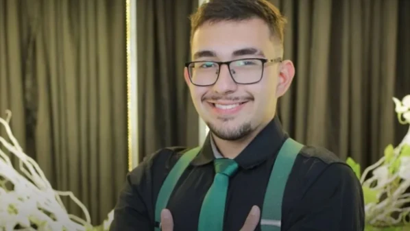 A informação foi divulgada pelo Corpo de Bombeiros Militar do Paraná às 10h45; jovem será levado para um hospital na cidade, mas aparenta estar bem