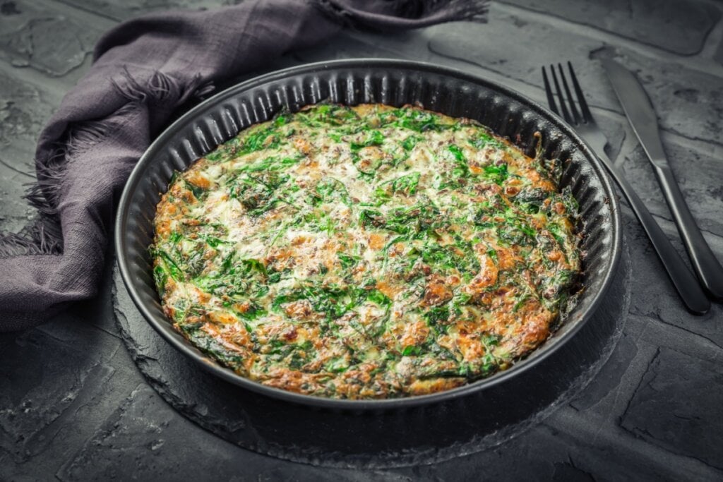 Torta de espinafre e ricota (Imagem: Ingrid Balabanova | Shutterstock) 