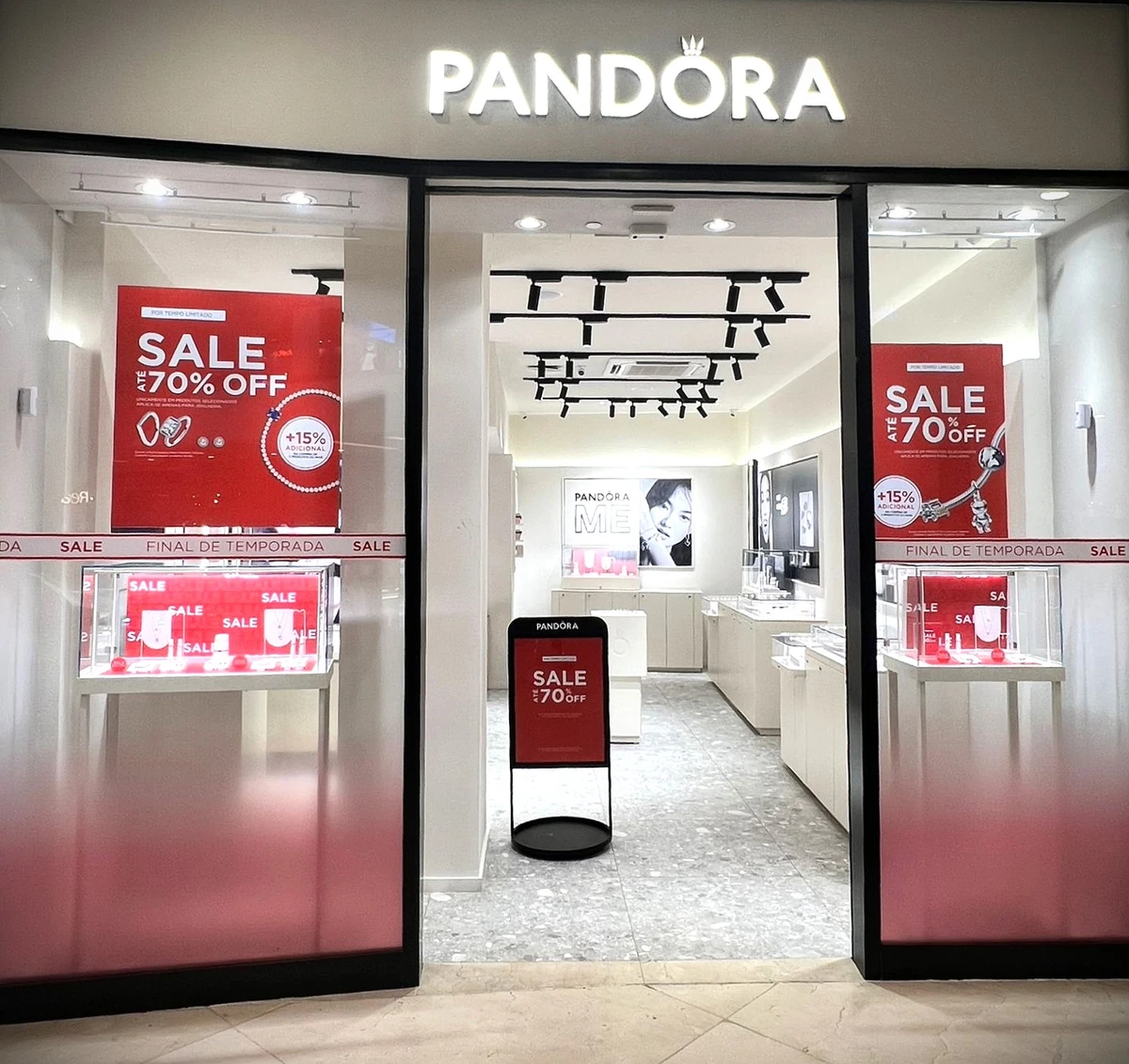 Pandora: até 70% de desconto em produtos selecionados da joalheria, com mais 15% adicional na compra de três produtos ou mais.  por Shopping Vitória/Divulgação