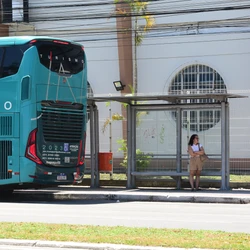 O levantamento comparou passagens de ida e volta, com saída na sexta-feira (13) e retorno na quarta (18), período de maior procura devido ao feriado prolongado