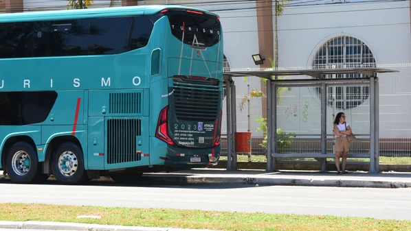 O levantamento comparou passagens de ida e volta, com saída na sexta-feira (13) e retorno na quarta (18), período de maior procura devido ao feriado prolongado