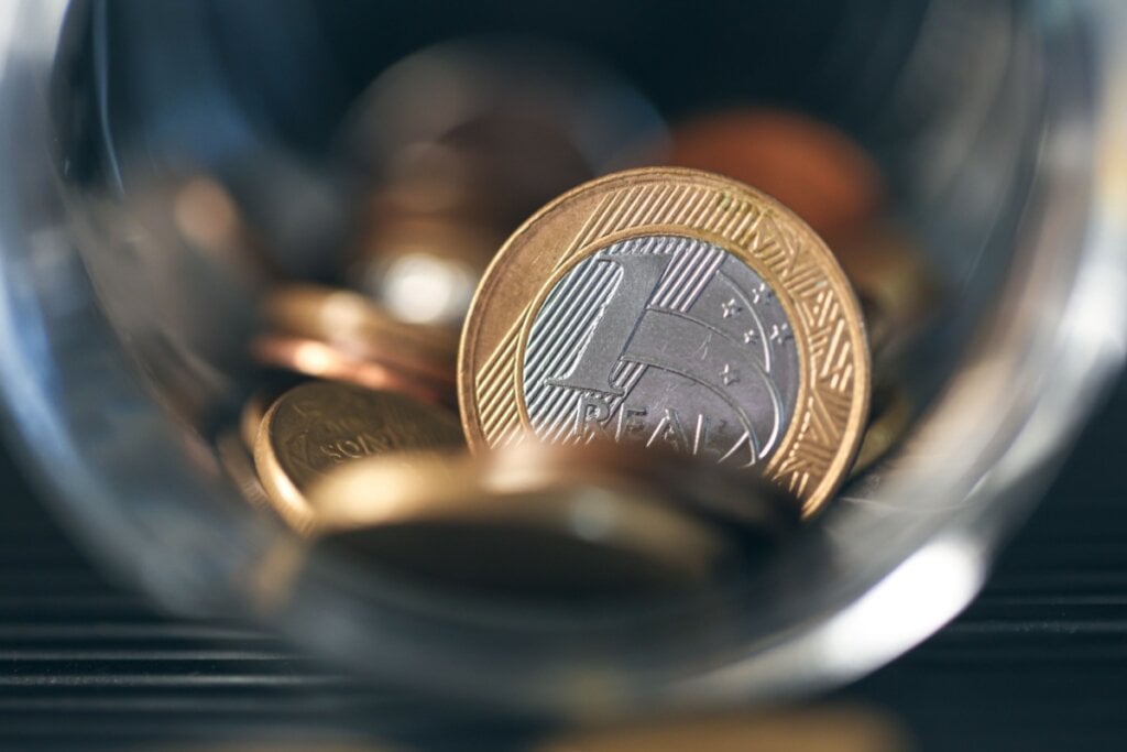 As simpatias também podem ser feitas para atrair dinheiro (Imagem: rafastockbr | Shutterstock)