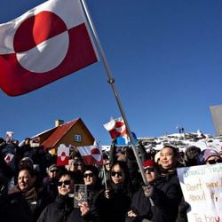 A Casa Branca declarou que está analisando diversas opções para assumir o controle da ilha, incluindo a via militar. Quais seriam essas alternativas e qual a possibilidade de sucesso de cada uma?