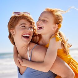 Entenda os motivos do incômodo após atividades aquáticas e descubra como manter a saúde auditiva em dia
