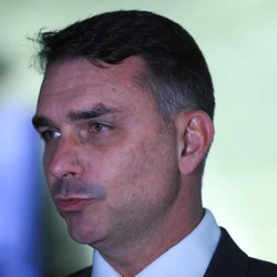 Senador acusa governo de perseguição política e afirma que oposição vai atuar para derrubar veto no Congresso