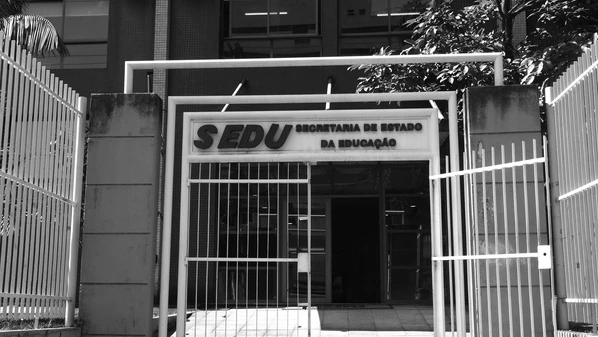 Um erro de sistema provocou uma dor de cabeça em pais e mães que ficaram sem saber como agir, angustiados com a mera possibilidade de não conseguirem manter seus filhos em uma sala de aula em 2026