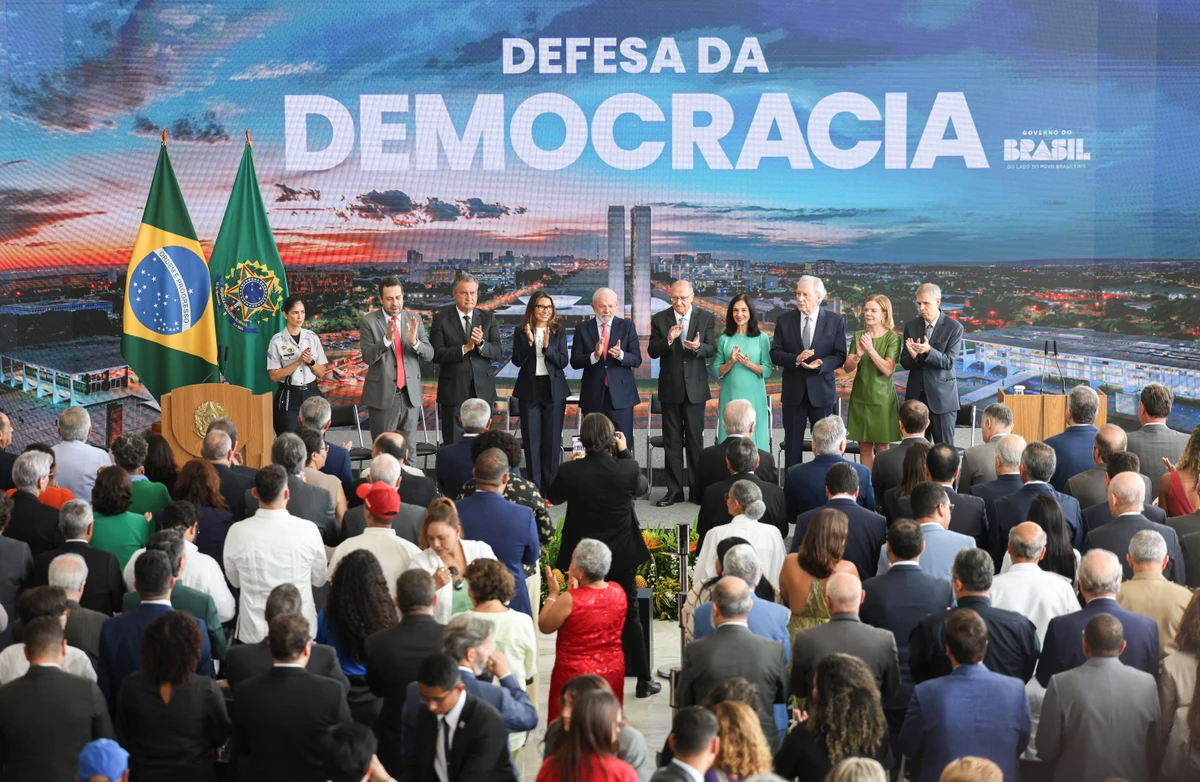 O presidente Luiz Inácio Lula da Silva participa da cerimônia relativa aos atos antidemocráticos de 8 de janeiro