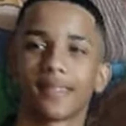 Feliphe Carvalho Alves, de 19 anos, foi baleado em uma praça de Planalto Serrano durante a madrugada e morreu após ser socorrido para a UPA; caso é investigado pela Polícia Civil