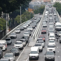 Benefício valerá para condutores sem infrações nos 12 meses anteriores ao fim da validade; com a mudança, motorista não precisará fazer exame ou pagar taxa para renovar