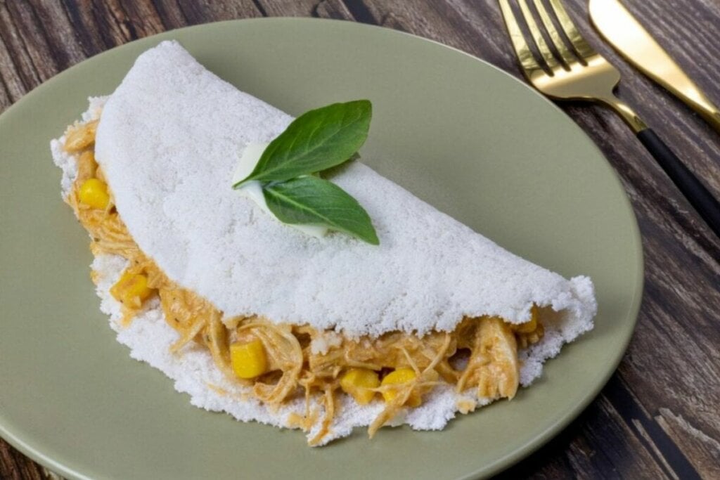 Tapioca recheada com frango (Imagem: Lais Monteiro | Shutterstock)