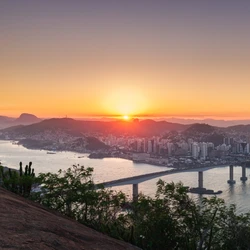 Quando empresas que podem competir entre si decidem se reunir em torno de uma mesa, o resultado vai além do interesse particular; ganham também as cidades, que recebem projetos mais sustentáveis e alinhados ao desenvolvimento urbano