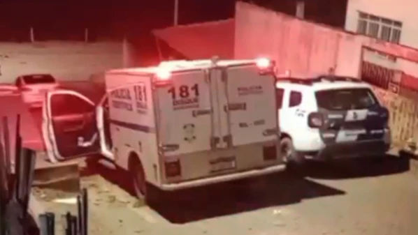 Ela afirmou à polícia que o homem tentou atacá-la, durante a madrugada desta segunda-feira (12)