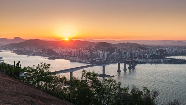 Fenômeno da ZCAS perde força, temperaturas sobem e ainda há previsão de pancadas isoladas de chuva no Estado