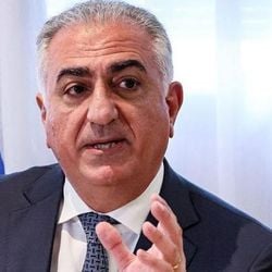 O presidente dos EUA também impôs uma tarifa de 25% a países que “fazem negócios” com o governo iraniano, enquanto o ministro das Relações Exteriores do Irã afirma que seu país está “preparado para a guerra”