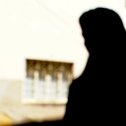 Crime ocorreu na noite de segunda-feira (12), no bairro Cruzeiro do Sul; crianças de 8, 6 e 2 anos presenciaram tudo