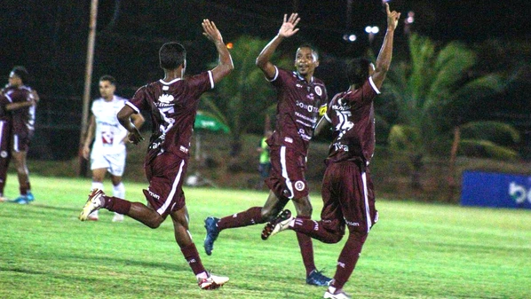 Lekinho, Gilberto e Tiago Moura fizeram os gols do triunfo grená