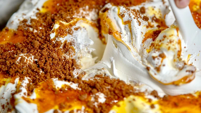Gelato de iogurte com geleia de laranja e caramelo da Barutti para o verão 2026
