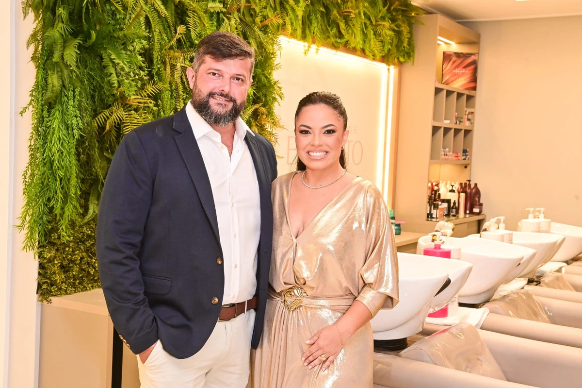 Os sócios Flávio e Lorrayne Borsato na inauguração do Borsato Studio na Praia da Costa