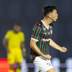 Haitiano deu a assistência para o primeiro gol e marcou o segundo