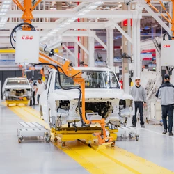 O presidente e fundador do conglomerado, Jack Wey, e o vice-governador do Espírito Santo, Ricardo Ferraço, assinaram um termo de compromisso para a implantação da montadora em um dos municípios do Parklog/ES