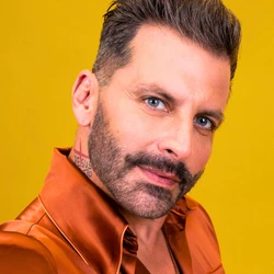 Competidores viram ator cair no gramado na volta dele para casa