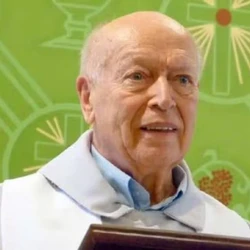 "Ele foi acompanhado nesses últimos momentos pela nossa presença e pela oração. E assim foi que ontem, às seis horas da tarde, ele partiu", disse o padre Sérgio Luiz e Silva