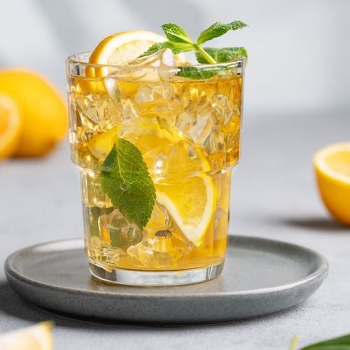 Imagem - Chás gelados: 7 receitas saudáveis e refrescantes para o verão