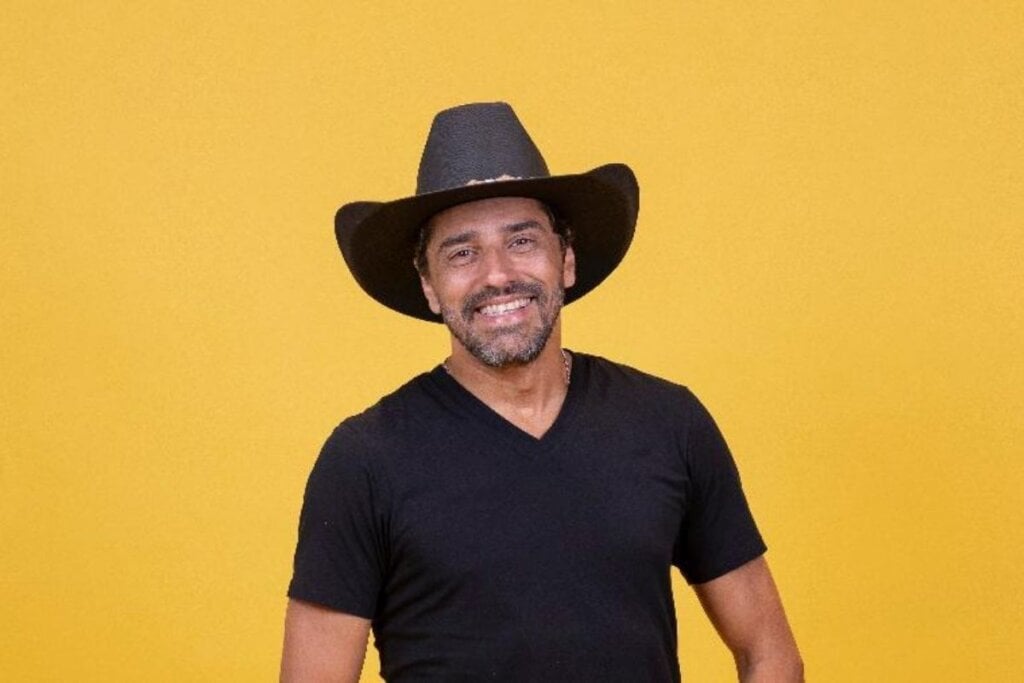 Alberto Cowboy representa Áries, signo da ação, da coragem e do confronto direto (Imagem: Reprodução digital | Rede Globo)