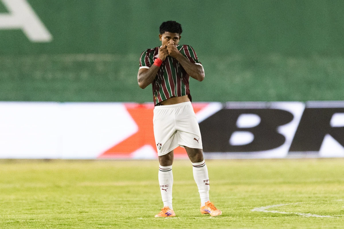John Kennedy marcou o gol da vitória aos 28 minutos da segunda etapa