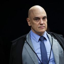 Documento assinado pelo ministro do STF Alexandre de Moraes traz até tabela comparativa argumentando que Papudinha traria condições melhores a Bolsonaro, como área maior, mais refeições e equipe de saúde mais completa.
