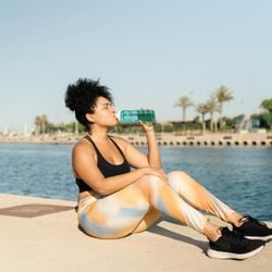 Veja como cuidados simples na rotina podem ajudar a reduzir o inchaço provocado pelo calor