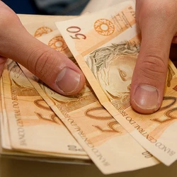 Mesmo com sanção de lei federal, caberá a Estado e municípios definirem, em leis próprias, critérios para o pagamento de vantagens como anuênios, quinquênios e licença-prêmio