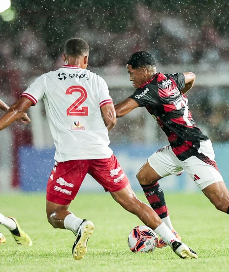 Garrinscha desequilibra e Bangu vence o Flamengo em Moça Bonita pelo Carioca