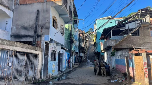 Operação ocorre na tarde desta quinta-feira (15) e conta com o apoio do helicóptero do Notaer