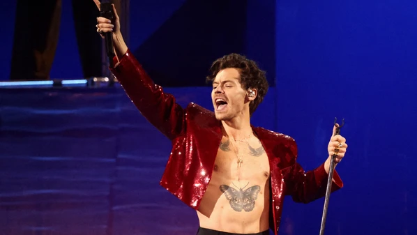 Fãs apontam suposta fraude na venda de ingressos físicos. Ticketmaster afirma não privilegiar a prática de cambismo