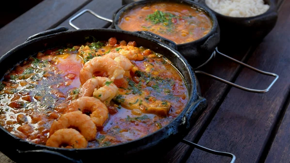 Levantamento de A Gazeta mostra valores de petiscos e pratos típicos nas praias de Vitória, Vila Velha e Serra; moqueca capixaba completa chega a custar R$ 317