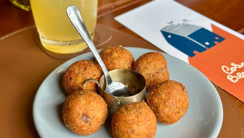 Bolinhos de bacalhau do restaurante Casa Benedita, em Buenos Aires, Guarapari