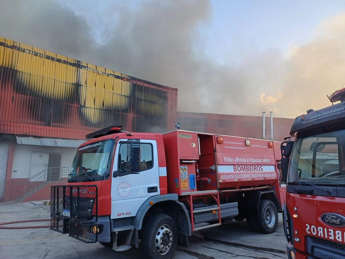 Incêndio atinge frigorífico Saboratta na Serra