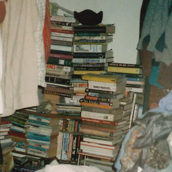 Duas pessoas que vivem com transtorno de acumulação contam suas experiências e orientam como lidar com esta séria condição de saúde mental.