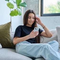 O uso excessivo de telas pode afetar emoções, atenção e relações sociais
