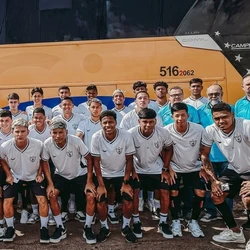 A equipe, que havia participado da Copinha 2026, voltava para a cidade de Marabá (PA) quando se chocou com o caminhão que estava parado na estrada, sem sinalização