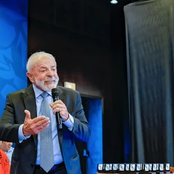 Presidente afirma que muitos influenciadores que falam "bobagem" conseguem "milhões de seguidores"