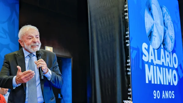 Presidente afirma que muitos influenciadores que falam "bobagem" conseguem "milhões de seguidores"