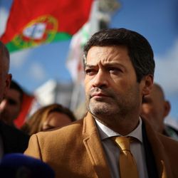 Disputa presidencial portuguesa é crucial no atual momento político e deve impactar imigrantes.