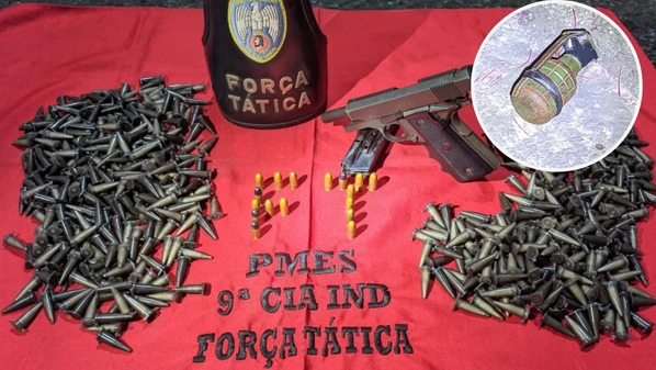 Caso ocorreu na noite desta sexta-feira (16) e o suspeito, de 18 anos, entrou em uma casa ao notar a presença da polícia; BME foi acionado para recolher o artefato e realizar a detonação segura