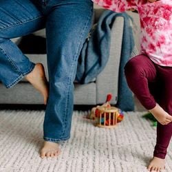 Pode parecer um exercício simples, mas pesquisas indicam que ficar de pé sobre uma perna só não apenas fortalece os músculos, mas também melhora a saúde do cérebro à medida que envelhecemos.