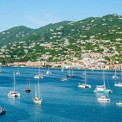 Em 1917, a Dinamarca vendeu aos Estados Unidos algumas ilhas distantes do Ártico. No acordo, Washington cedeu o controle da Groenlândia à Dinamarca.