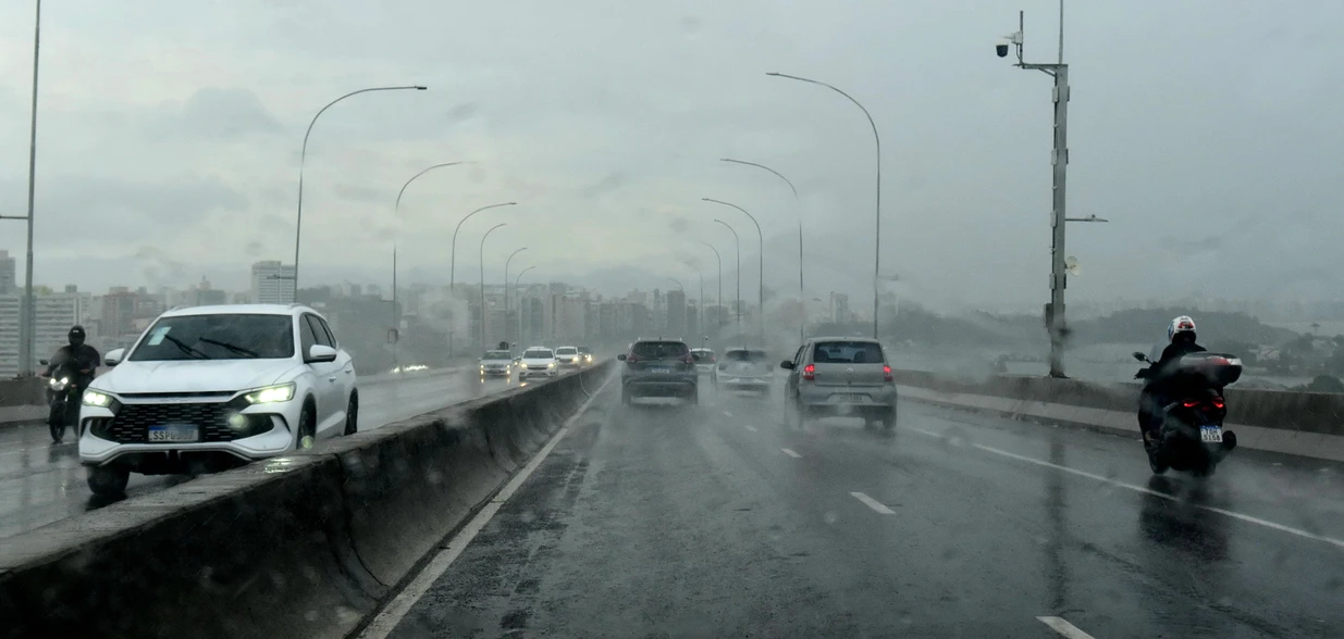 O Cel Benício Ferrari Júnior, Coordenador Estadual de Proteção e Defesa Civil, explica o aviso meteorológico
