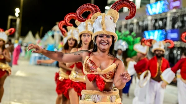 Campanhas educativas, orientações ao público e apoio às mulheres começam nos barracões e seguem até o Sambão do Povo